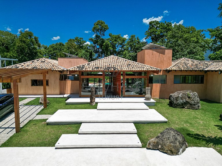 Casa à venda em Paraty com piscina e área gourmet - PARV07