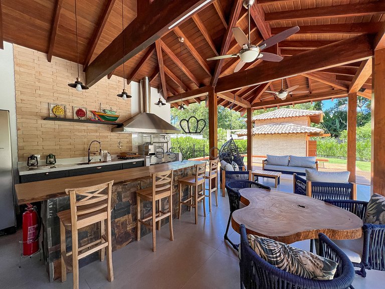 House for sale in Paraty with pool and gourmet area.