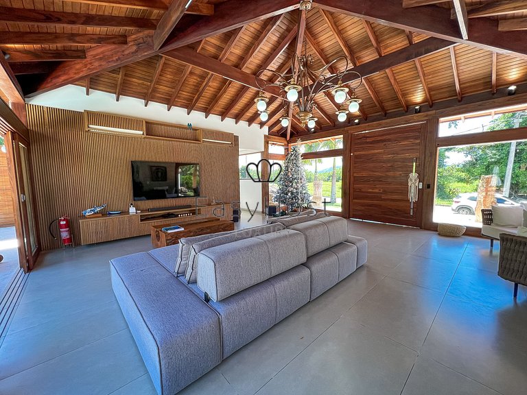 Casa à venda em Paraty com piscina e área gourmet