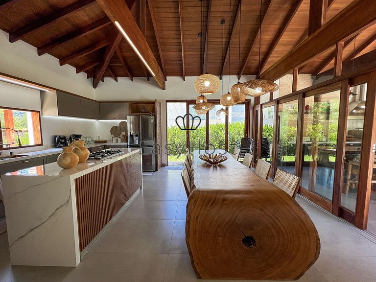 House for sale in Paraty with pool and gourmet area.