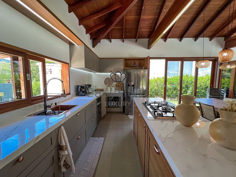 Casa à venda em Paraty com piscina e área gourmet