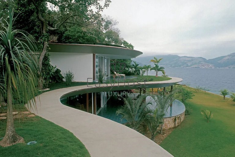 Ilha for sale in Angra dos Reis with pool by the sea