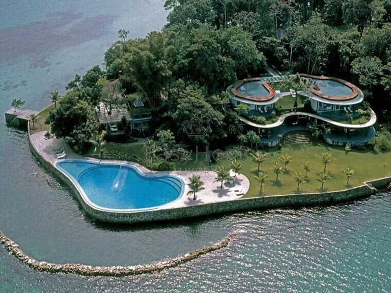 Ilha à venda em Angra dos Reis com piscina beira mar