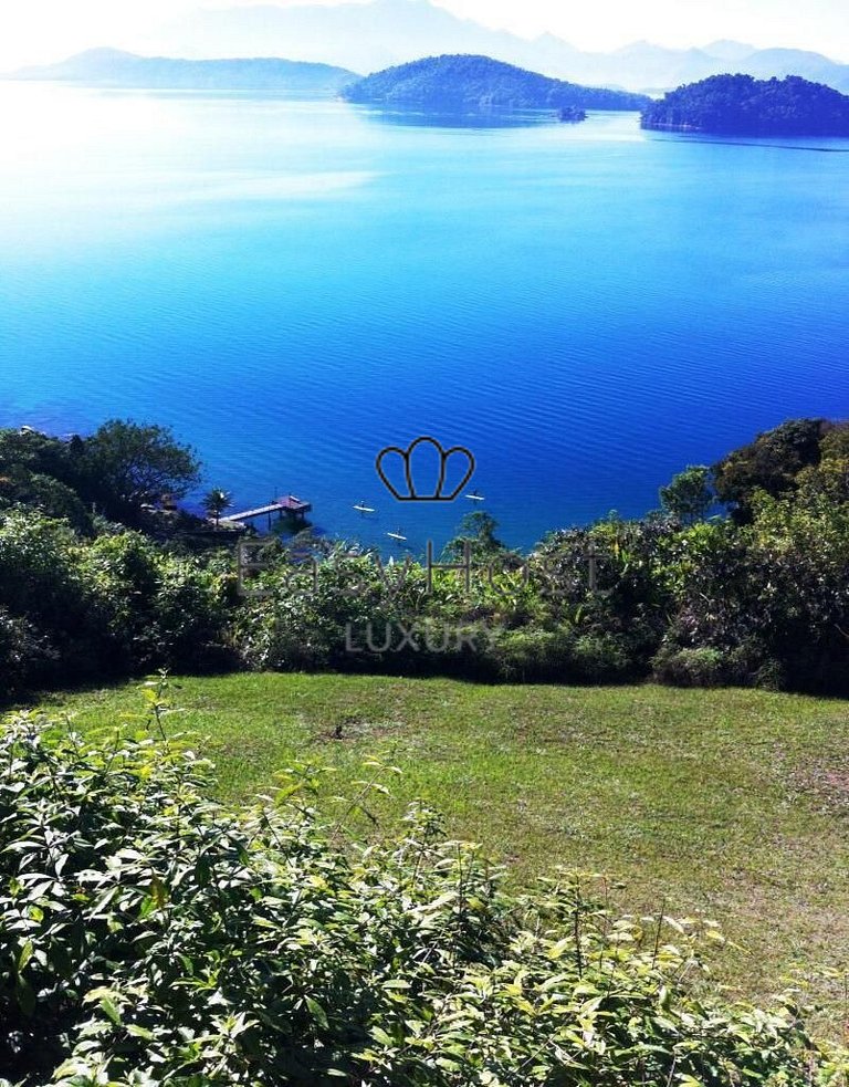 Terreno frente al mar en venta en Angra dos Reis con 03 habi