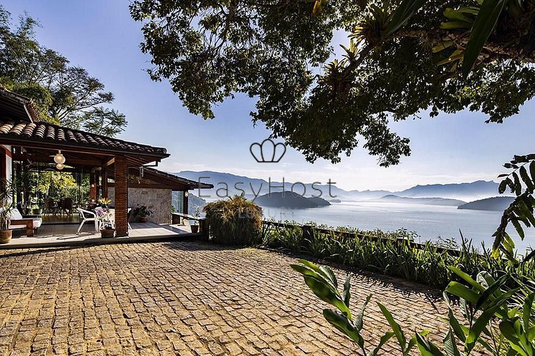 Land by the sea for sale in Angra dos Reis with imóvel