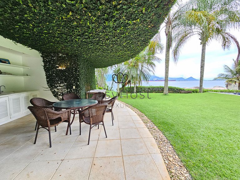 Casa en venta en Angra dos Reis en el Condominio Portogalo.