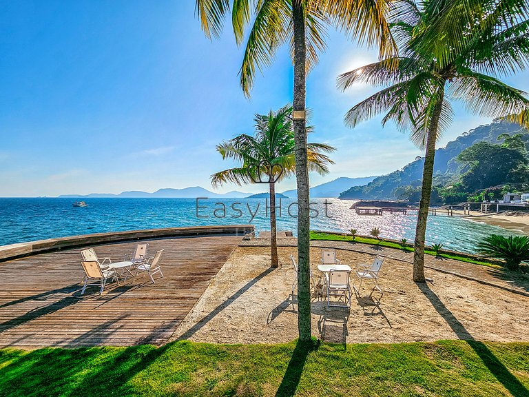 Aluguel de casa de luxo em Angra dos Reis com piscina borda