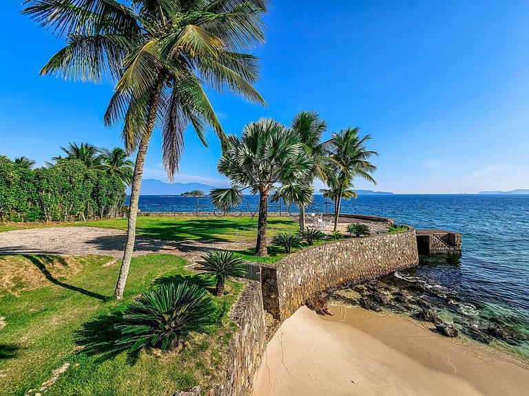 Luxury house for rent in Angra dos Reis with pool ocean view