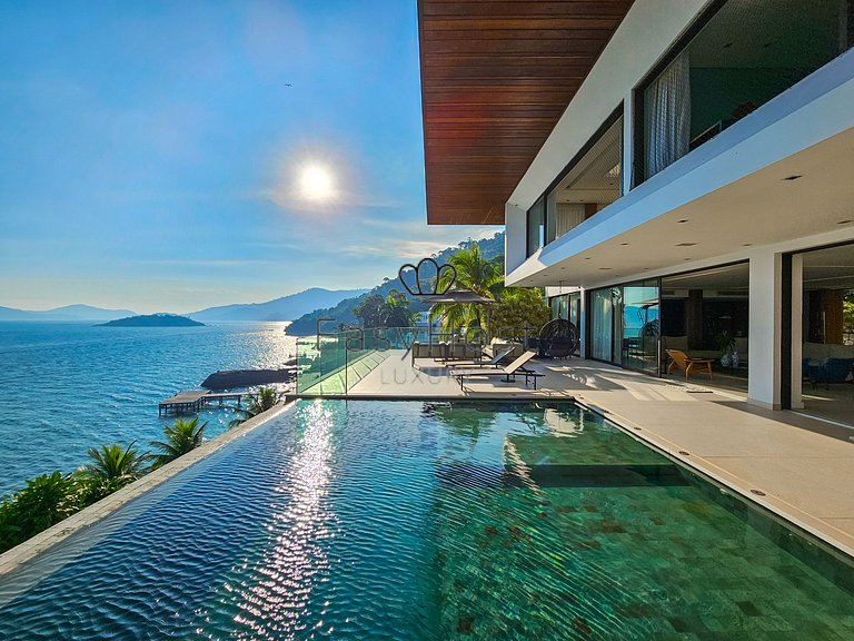 Luxury house for rent in Angra dos Reis with infinity pool -