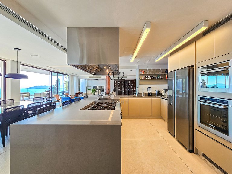 Luxury house for rent in Angra dos Reis with pool ocean view