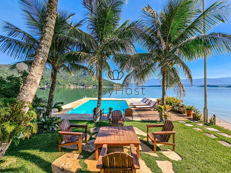 Casa para temporada em Angra dos Reis com piscina e praia
