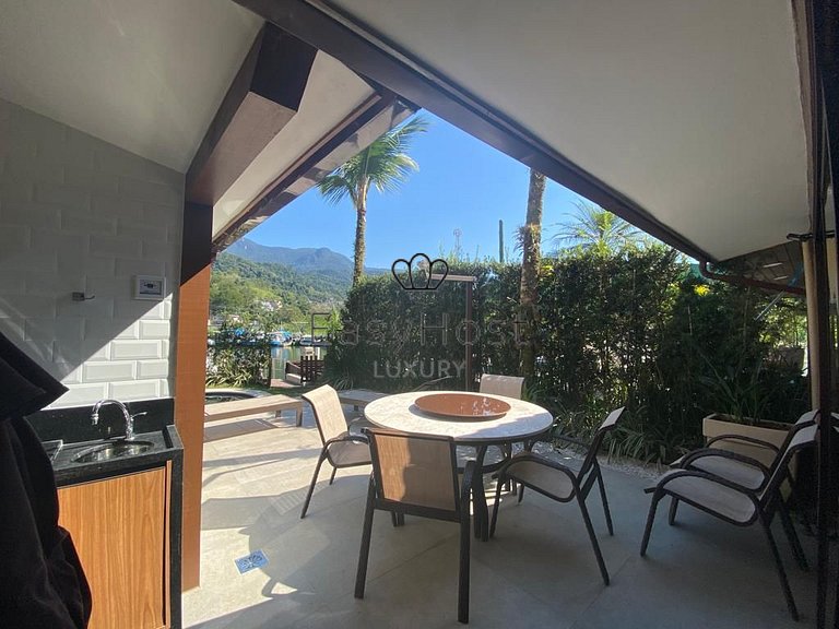 Casa en venta en Angra dos Reis en condominio cerrado.