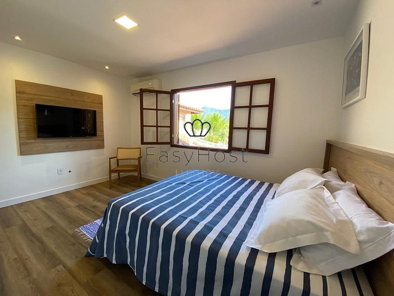 House for sale in Angra dos Reis in a gated community.