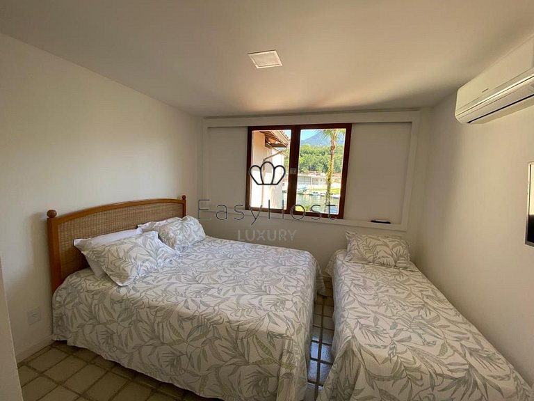 Casa en venta en Angra dos Reis en condominio cerrado.