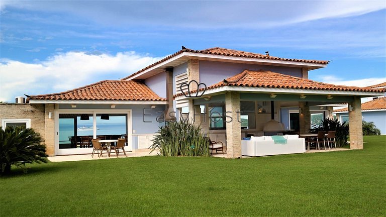 Casa para temporada em Búzios com piscina e vista para o mar