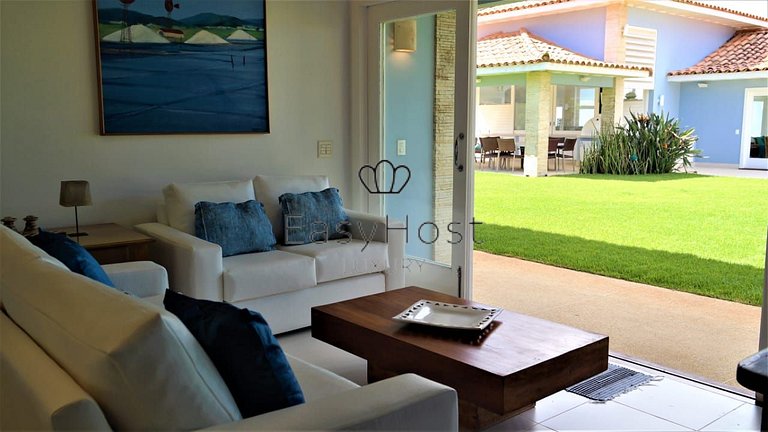 Vacation home in Búzios with pool and ocean view.