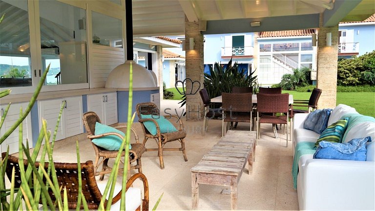 Casa para temporada em Búzios com piscina e vista para o mar