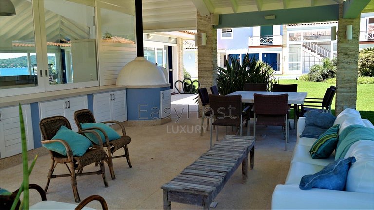 Casa para temporada em Búzios com piscina e vista para o mar