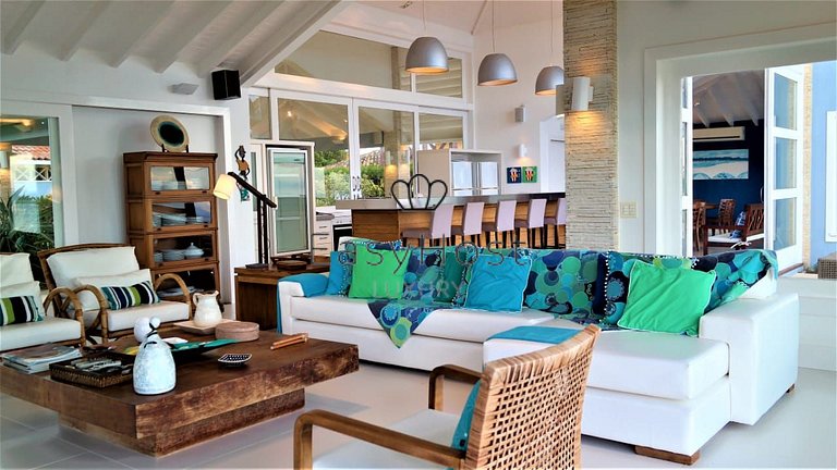 Vacation home in Búzios with pool and ocean view.