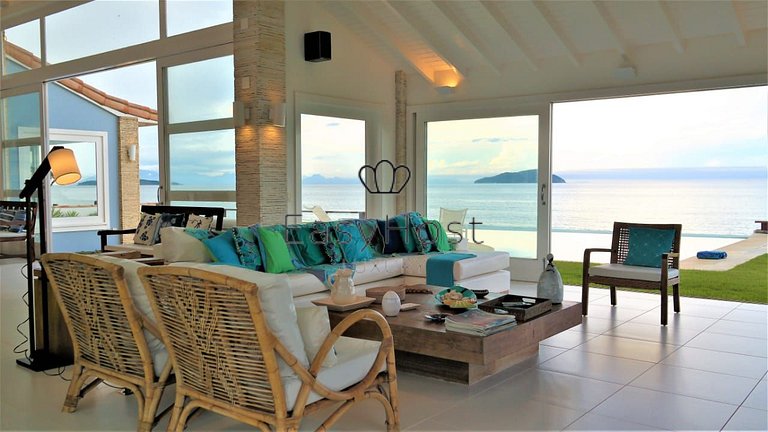 Casa para temporada em Búzios com piscina e vista para o mar