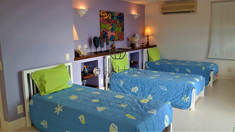 Casa para temporada em Búzios com piscina e vista para o mar