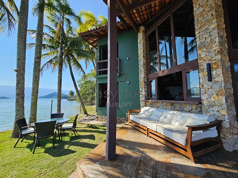 Vacation rental house on the beach in Angra dos Reis, beachf
