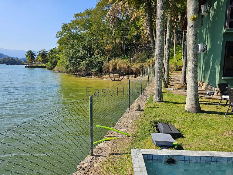 Vacation rental house on the beach in Angra dos Reis, beachf