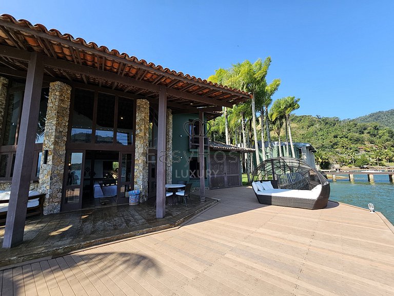Vacation rental house on the beach in Angra dos Reis, beachf
