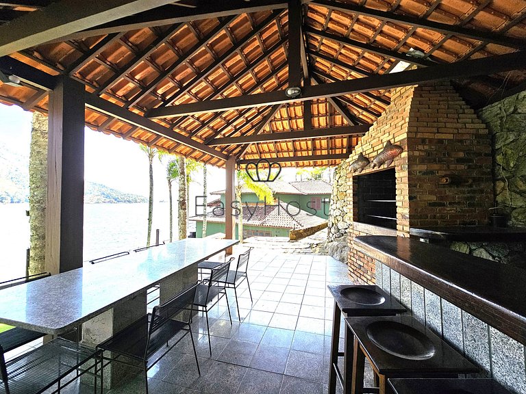 Vacation rental house on the beach in Angra dos Reis, beachf