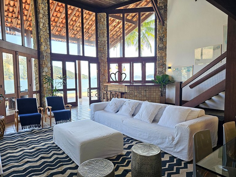 Vacation rental house on the beach in Angra dos Reis, beachf