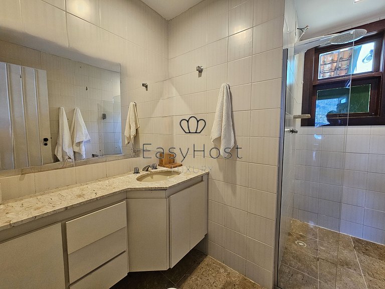 Vacation rental house on the beach in Angra dos Reis, beachf