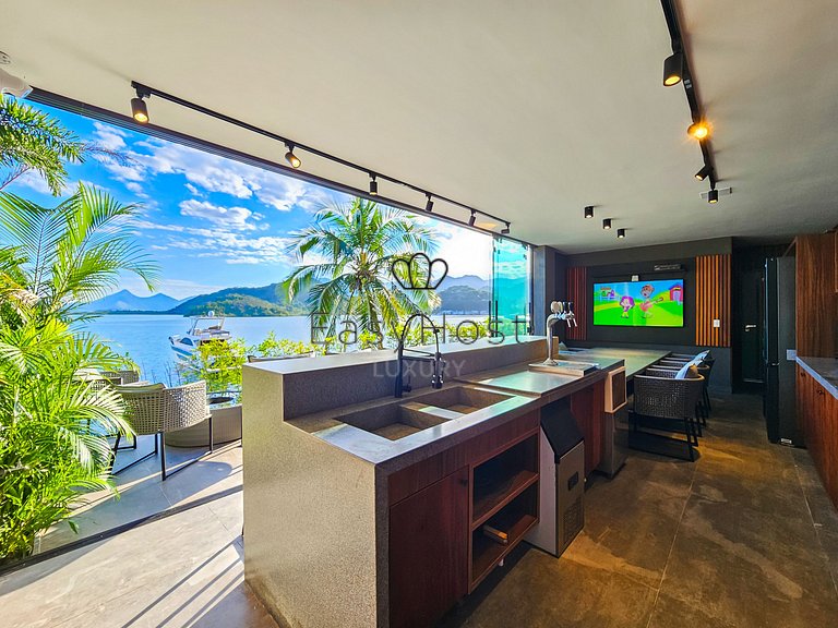 Aluguel de casa luxuosa à beira mar de Angra dos Reis