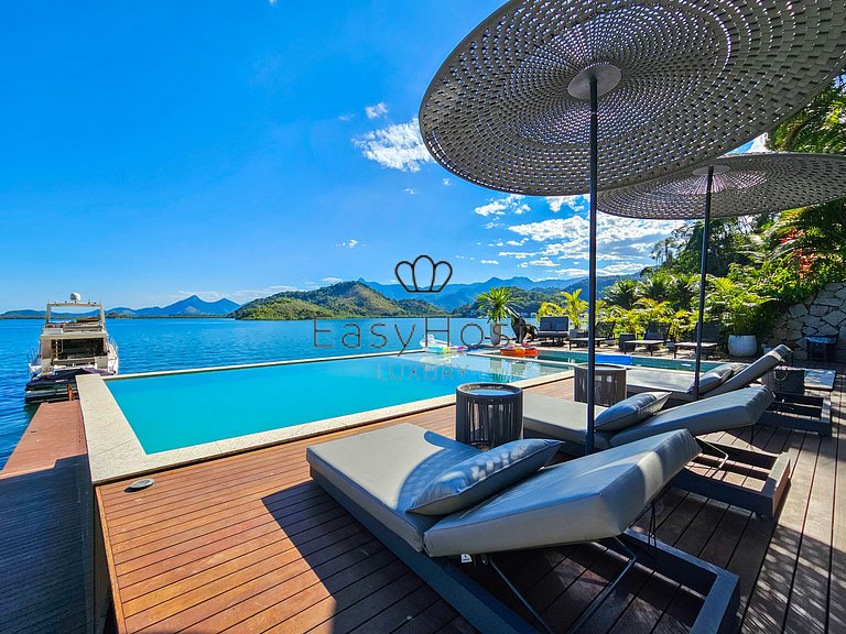 Aluguel de casa luxuosa à beira mar de Angra dos Reis