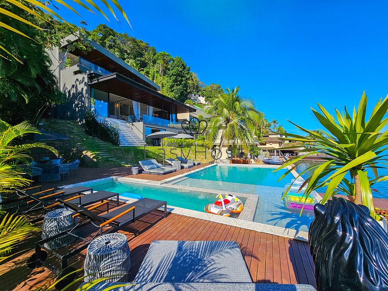 Aluguel de casa luxuosa à beira mar de Angra dos Reis