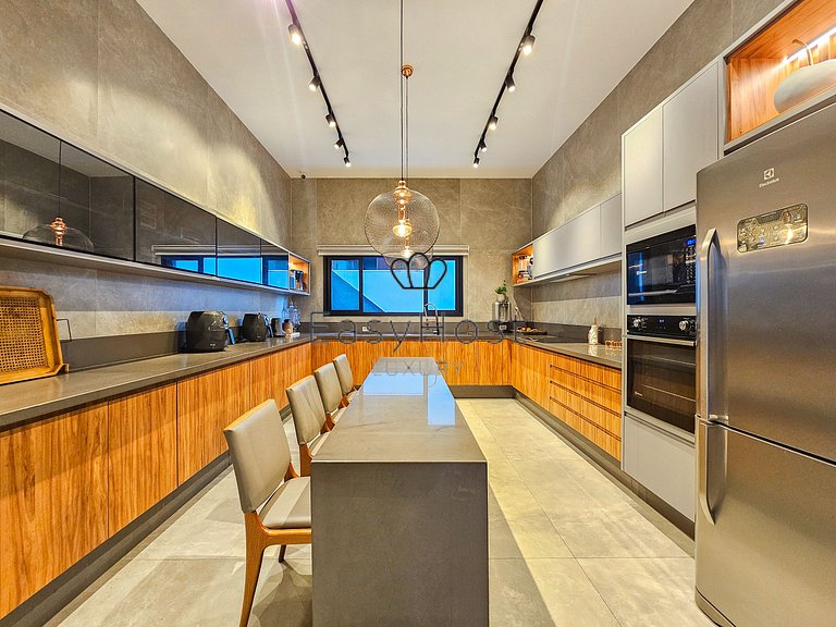 Aluguel de casa luxuosa à beira mar de Angra dos Reis