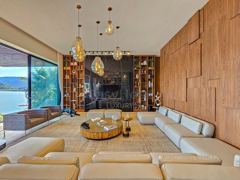 Aluguel de casa luxuosa à beira mar de Angra dos Reis