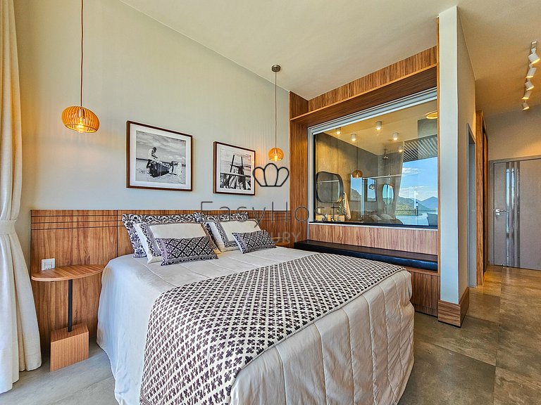 Luxury beachfront house for rent in Angra dos Reis.