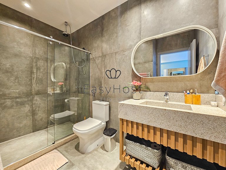 Luxury beachfront house for rent in Angra dos Reis.