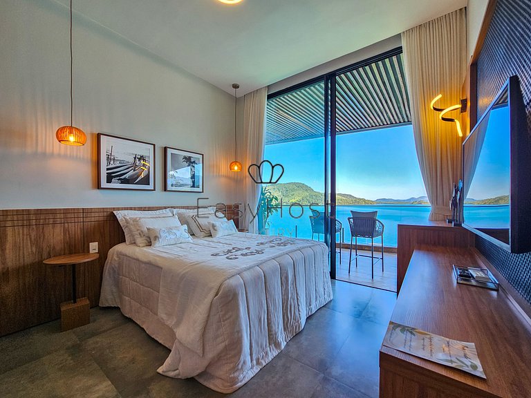 Luxury beachfront house for rent in Angra dos Reis.