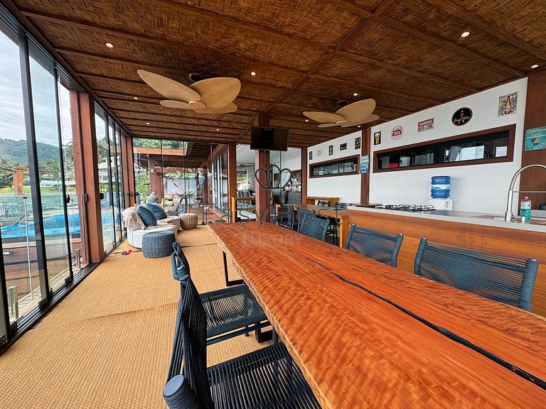 Casa en venta en Angra dos Reis con piscina, playa y jacuzzi