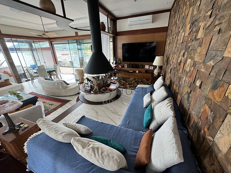 Casa en venta en Angra dos Reis con piscina, playa y jacuzzi