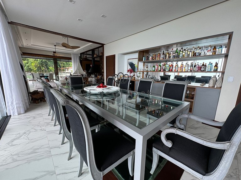 Casa en venta en Angra dos Reis con piscina, playa y jacuzzi