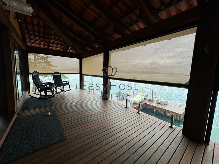 Casa à venda em Angra dos Reis com piscina, praia e hidro.