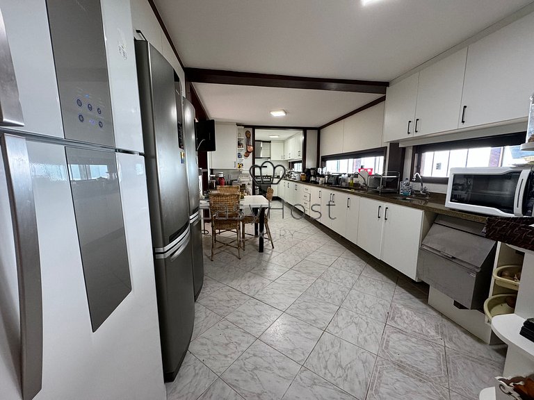 Casa en venta en Angra dos Reis con piscina, playa y jacuzzi