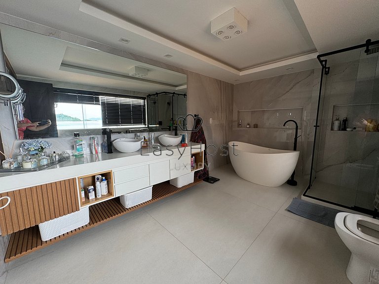 Casa en venta en Angra dos Reis con piscina, playa y jacuzzi