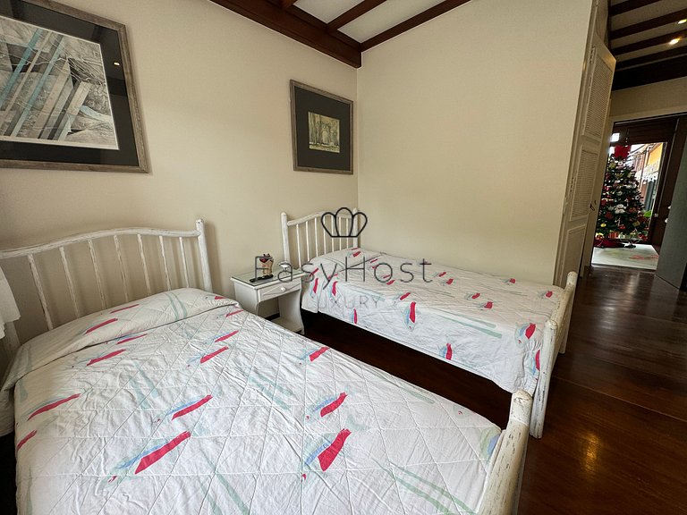 House for sale in Angra dos Reis with pool beach and hot tub