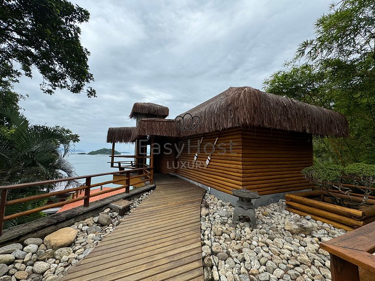 Casa à venda em Angra dos Reis com piscina, praia e hidromas
