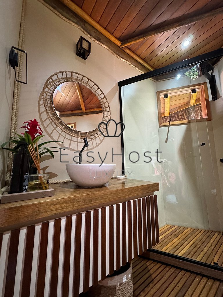 Casa à venda em Angra dos Reis com piscina, praia e hidro.