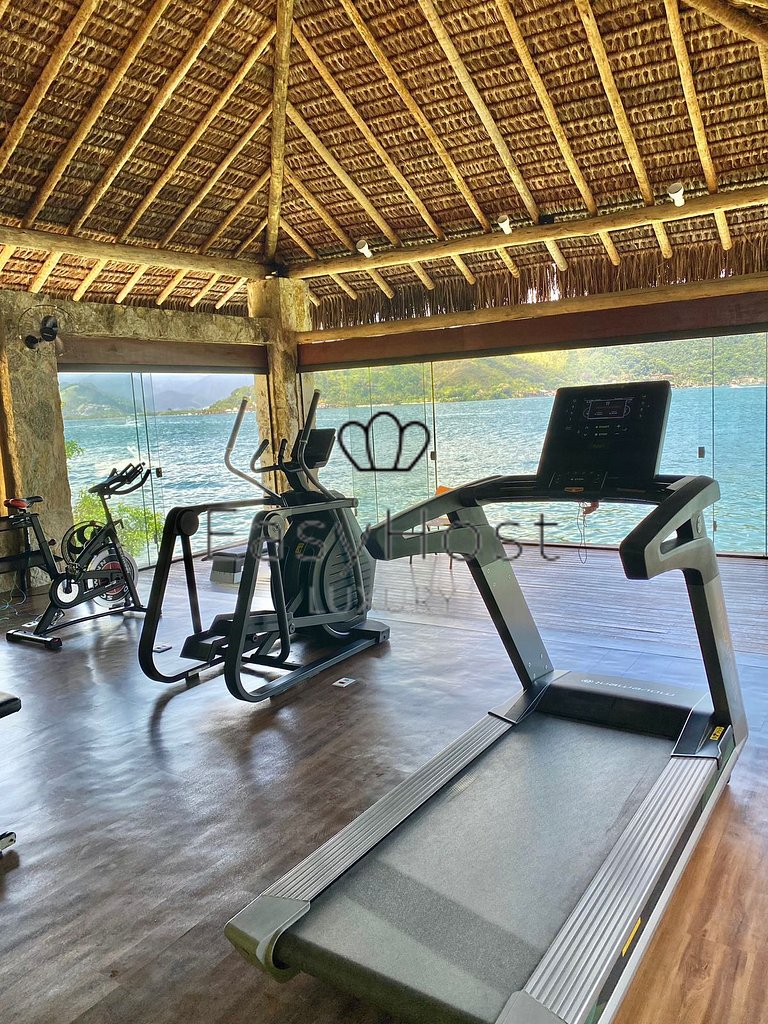 Casa em ilha em Angra dos Reis com piscina beira mar