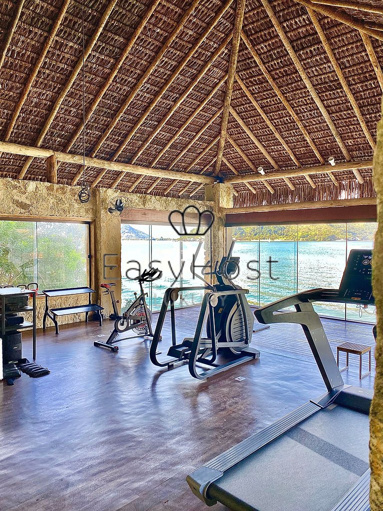 Casa em ilha em Angra dos Reis com piscina beira mar